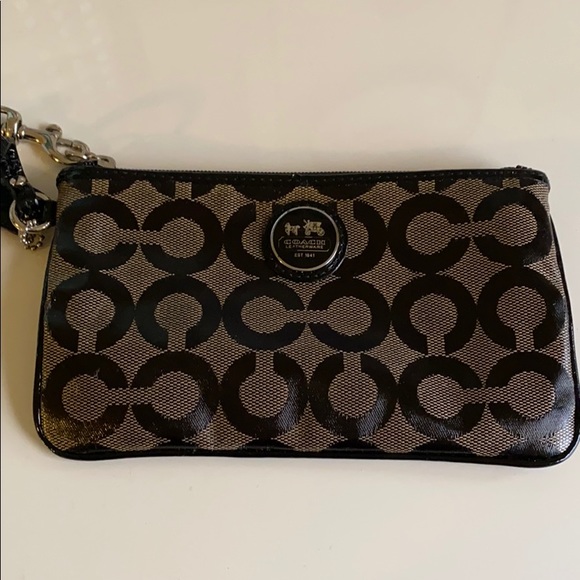 Coach Handbags - Coach wristlet